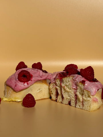 Raspberry cheesecake buns